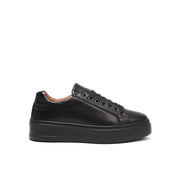 Classic lace-up sneaker black